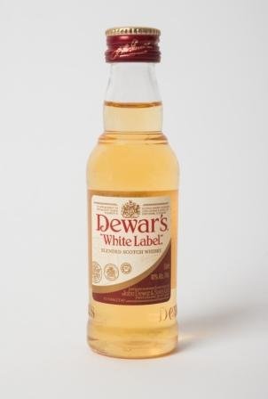 Botellita miniatura whisky Dewar's White Label 5cl