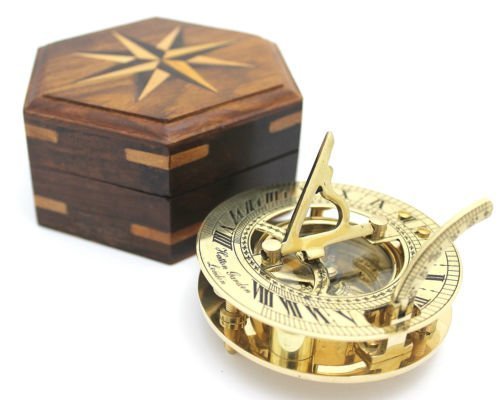 Reloj solar náutico y brújula en caja de madera