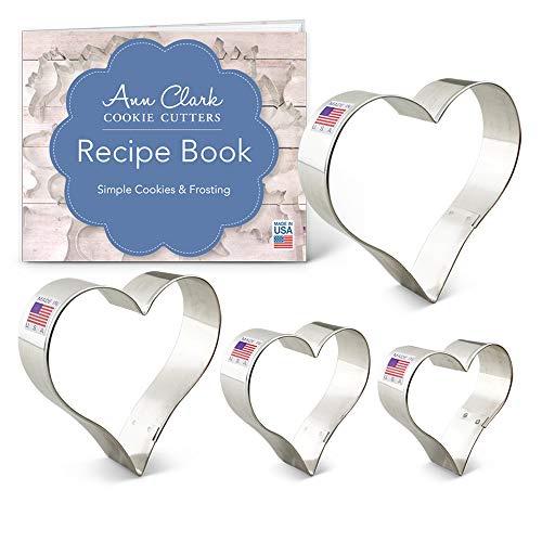 Ann Clark Cookie Cutters Juego de 4 cortadores de galletas corazón con libro de recetas - 6,6, 8,3, 9,2 y 10,8 cm - Acero fabricado en EE. UU.