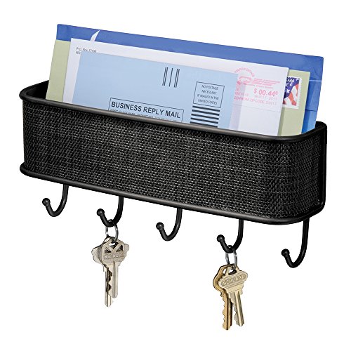 iDesign Cuelga llaves con estante, pequeño llavero de pared de metal y plástico, portacartas con 5 ganchos para llaves, correas de perro, notas y correo, negro