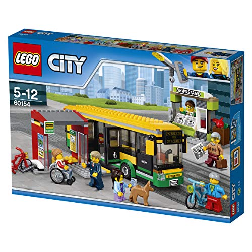 LEGO CITY - Estación de Autobuses, Juguete de Construcción de Vehículo de Transporte en la Ciudad, Incluye Pasajeros, un Puesto de Periódicos y una Bici (60154)