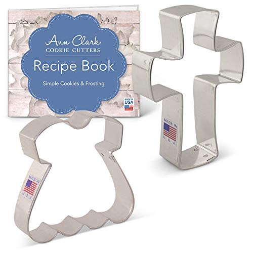 Ann Clark Cookie Cutters Juego de 2 cortadores de galletas bautizo / primera comunión con libro de recetas, vestido y cruz cristiana Ann Clark Cookie Cutters Juego de 2 cortadores de galletas bautizo / primera comunión con libro de recetas, vestido y cruz cristiana