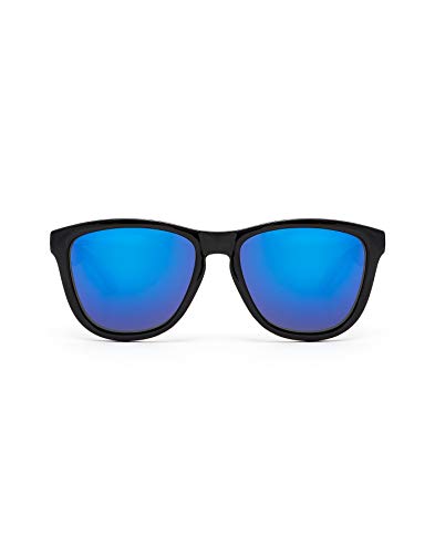 HAWKERS Gafas de Sol ONE Diamond Black, para Hombre y Mujer, con Montura Negra Brillante y Lente Azul con efecto Espejo, Protección UV400