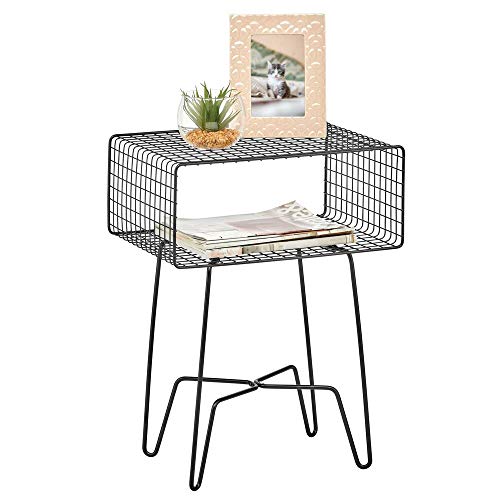 mDesign Mesita auxiliar de metal pequeña – Elegante mesa auxiliar vintage para el salón o el dormitorio – Mesa de centro con moderno diseño de horquilla – negro