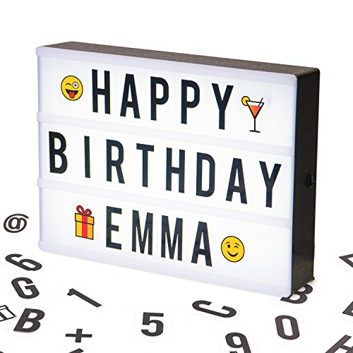 Cosi Home ™ - Caja de luz LED en formato A4 con letras, Emoji, emoticonos y símbolos para mensajes personalizados. Alimentado por batería y USB Cosi Home ™ - Caja de luz LED en formato A4 con letras, Emoji, emoticonos y símbolos para mensajes personalizados. Alimentado por batería y USB