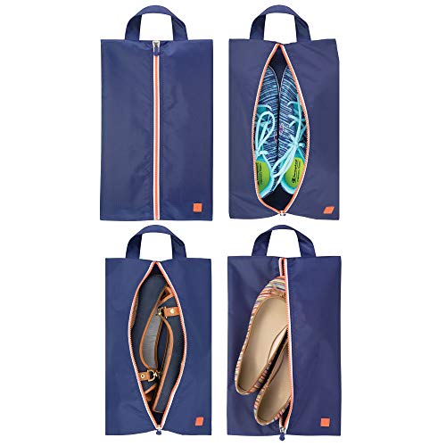 mDesign Juego de 4 bolsas para zapatos – Ligeras bolsas de viaje para guardar zapatos – Fundas con cremallera para deporte, productos de aseo o para la playa – azul marino/blanco/naranja