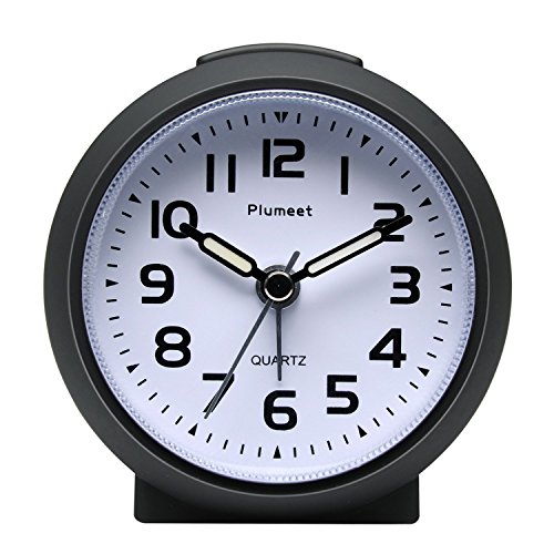 Plumeet Reloj Despertador silencioso, Apto para Viajes y alarmas de cabecera, con función Snooze y luz de Noche, con Pilas (Negro)