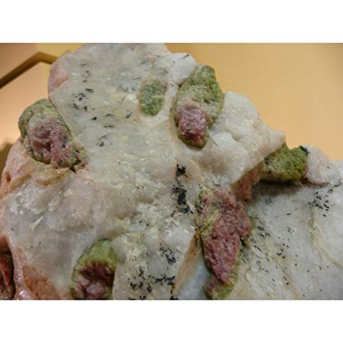 Turmalina Sandia en su Matriz de Cuarzo Minerales y Cristales, Belleza energética, Meditacion, Amuletos Espirituales
