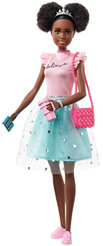 Barbie- Muñeca Nikki de Princess Adventure (30 cm) con Ropa y Accesorios (Mattel GML70)