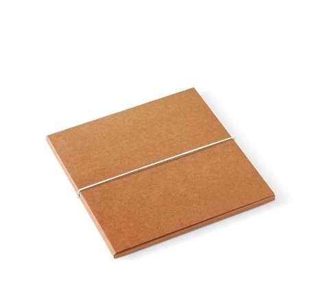 Caja para fotógrafos en cartulina kraft y cierre con gomilla blanca. Pack de 50 unidades Caja para fotógrafos en cartulina kraft y cierre con gomilla blanca. Pack de 50 unidades