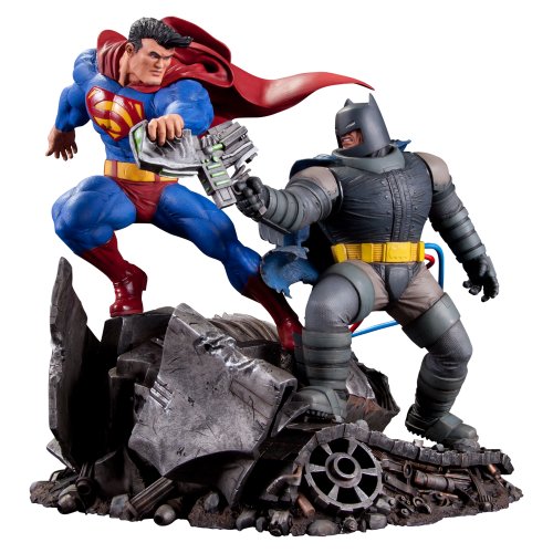 DC Collectibles The Dark Knight Returns: Superman vs. Batman Statue