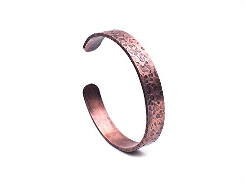 Pulsera de cobre gótico oxidada martillado hecha a mano que se utiliza comúnmente para aliviar el dolor por los síntomas de la artritis. Diseño martillado, también se puede llevar como un accesorio Pulsera de cobre gótico oxidada martillado hecha a mano que se utiliza comúnmente para aliviar el dolor por los síntomas de la artritis. Diseño martillado, también se puede llevar como un accesorio