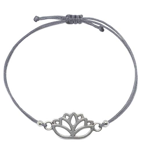 Pulsera Lotus de plata Selfmade Jewelry con flor de loto, tamaño ajustable en banda gris, hecha a mano, para mujeres y niñas, incluye bolsita para joyas Pulsera Lotus de plata Selfmade Jewelry con flor de loto, tamaño ajustable en banda gris, hecha a mano, para mujeres y niñas, incluye bolsita para joyas