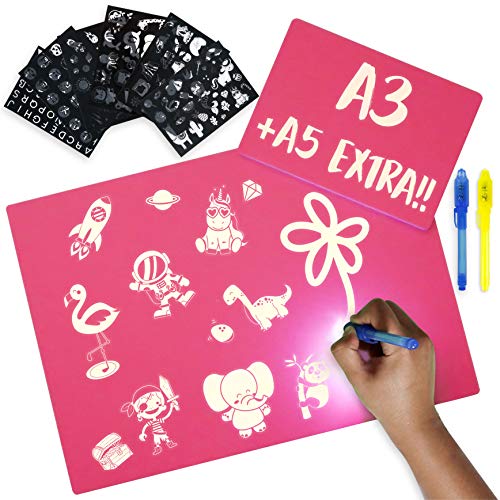 BONNYCO Pizarra Magica Infantil Rosa A3 y A5, 6 Plantillas, 2 Bolis Espía Juguetes Niña 3 4 5 6 7 8 9 10 Años | Pizarra Luminosa, Regalos y Juguetes para Niñas Cumpleaños y Navidad BONNYCO Pizarra Magica Infantil Rosa A3 y A5, 6 Plantillas, 2 Bolis Espía Juguetes Niña 3 4 5 6 7 8 9 10 Años | Pizarra Luminosa, Regalos y Juguetes para Niñas Cumpleaños y Navidad