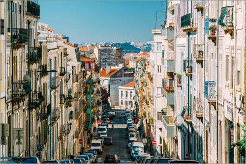 Cuadro de PVC 100 x 70 cm: Beautiful Street In Lisbon, Portugal de Radu Bercan