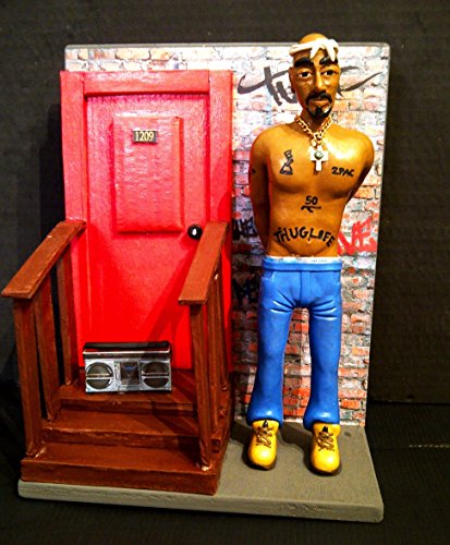 Figurita - Action Figures - Tupac Shakur - 2PAC con DIORAMA gueto de East Harlem