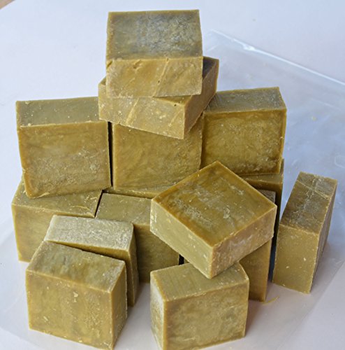 Lote de 16 a 18 jabones de Marsella en bruto, extrapuros, con aceite de oliva. Peso total mínimo: 1,4 kg Lote de 16 a 18 jabones de Marsella en bruto, extrapuros, con aceite de oliva. Peso total mínimo: 1,4 kg