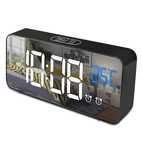 opamoo Reloj Despertador Digital, Reloj Despertador Digital LED 2 Alarma Control de voz 4 Brillo Ajustable 13 Música Despertadores Digitales con Temperatura 12/24 Horas Puerto de Carga USB