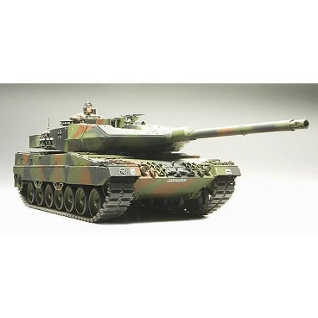 Tamiya 300035271 - Maqueta de Carro de Combate Leopard 2A6 3 (Escala 1:35), diseño de República Federal de Alemania