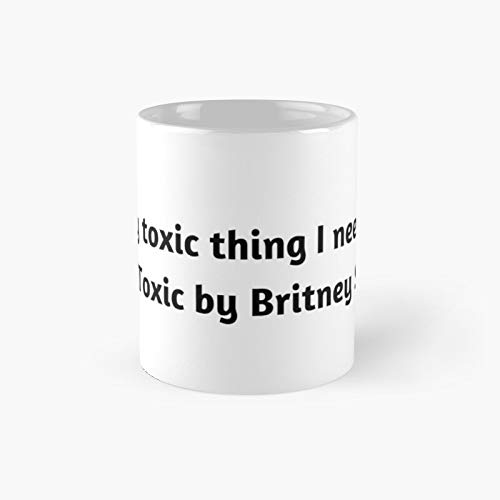 Taza de café con texto en inglés "The Only Toxic Thing I Need in My Life is by Bs"