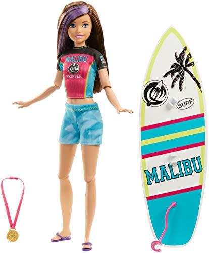 Barbie Dreamhouse Adventures, Skipper Hora del Surf muñeca con accesorio de deportes (Mattel GHK36)