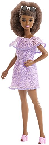 Barbie Fashionista, muñeca 32cm petite con look con vestido morado de encaje (Mattel FJF53)