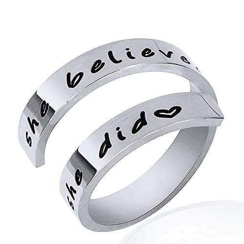 LucBuy Acero Inoxidable Seguir Adelante Grabado Regalos Inspiradores Anillos Ajustables Joyas para Hombres Mujeres Adolescentes (She Believed She Could so She Did - Plata)