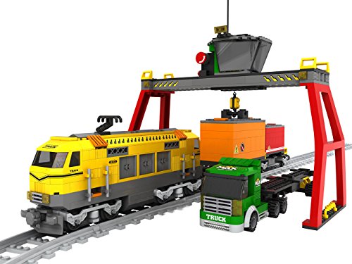 Modbrix Bloques de construcción con tren de mercancías + 2 carros de mercancías, camiones con contenedores, grúa de carga y rieles, 792 bloques de construcción. Modbrix Bloques de construcción con tren de mercancías + 2 carros de mercancías, camiones con contenedores, grúa de carga y rieles, 792 bloques de construcción.