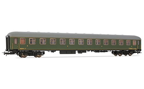 Outletdelocio. Hornby E18029. Vagon pasajeros Renfe 8000 2ª Clase, BB 8562. Escala HO