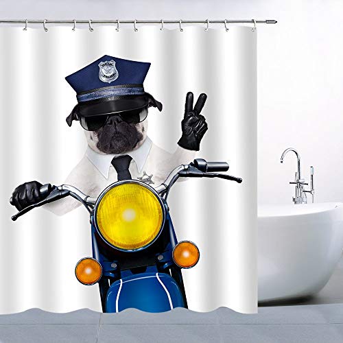 Perro policía Cortina de ducha Decoración Perro encantador con traje blanco Corbata negra Gafas de sol Guantes de cuero Sombrero de policía azul Montar motocicleta Cortina de baño Poliéster impermeabl