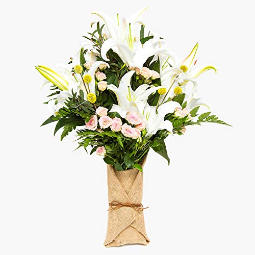 Ramo de flores naturales a domicilio lirios Sevilla Style - Flores frescas - Envío a domicilio 24h GRATIS - Tarjeta dedicatoria incluida - Caja especial para ramos de flores naturales.