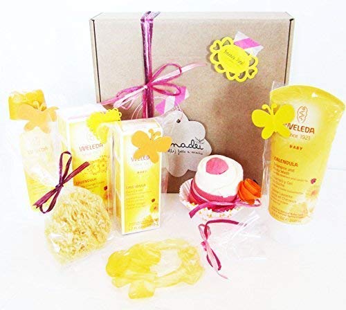 Canastilla para Recién Nacidos con Cosméticos de Caléndula, un Cupcake hecho con Babero (o Gorrito) y Calcetines, Esponja Natural y Mordedor | Para Niñas Canastilla para Recién Nacidos con Cosméticos de Caléndula, un Cupcake hecho con Babero (o Gorrito) y Calcetines, Esponja Natural y Mordedor | Para Niñas
