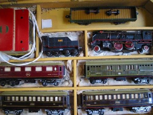 TREN PAYA CON SU MALETA ORIGINAL. 5 vagones, carbonera, máquina y transformador TREN PAYA CON SU MALETA ORIGINAL. 5 vagones, carbonera, máquina y transformador