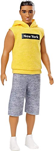 Barbie Fashionista - Muñeco Ken latino con Jersey New York, multicolor (Mattel GDV14) , color/modelo surtido