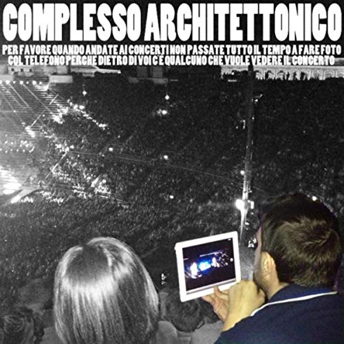Per favore quando andate ai concerti non passate tutto il tempo a fare foto col telefono perché dietro di voi c'è qualcuno che vuole vedere il concerto Per favore quando andate ai concerti non passate tutto il tempo a fare foto col telefono perché dietro di voi c'è qualcuno che vuole vedere il concerto