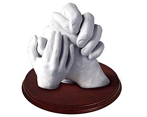 Las Huellas de tu Familia en 3D - Haz tus manos en 3D con tu familia - Escultura de mano realista, Manos Entrelazadas, Hasta 5 manos (PEANA INCLUIDA, todo el material incluido) Las Huellas de tu Familia en 3D - Haz tus manos en 3D con tu familia - Escultura de mano realista, Manos Entrelazadas, Hasta 5 manos (PEANA INCLUIDA, todo el material incluido)