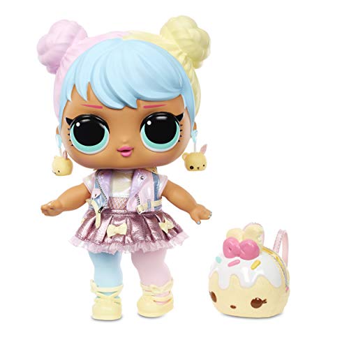 LOL Surprise Big BB (Big Baby) Bon Bon , Muñeca Grande de 28 cm, Desempaca Modas, Zapatos, Accesorios, Incluye Escritorio, Silla y Fondo de Juego , Edad: 3+ Años