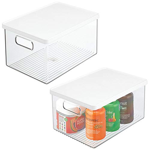 mDesign Juego de 2 organizadores de baño – Práctica caja organizadora de plástico con tapa – Caja de almacenaje apilable para guardar champú, gel de ducha, lociones y más – transparente/blanco