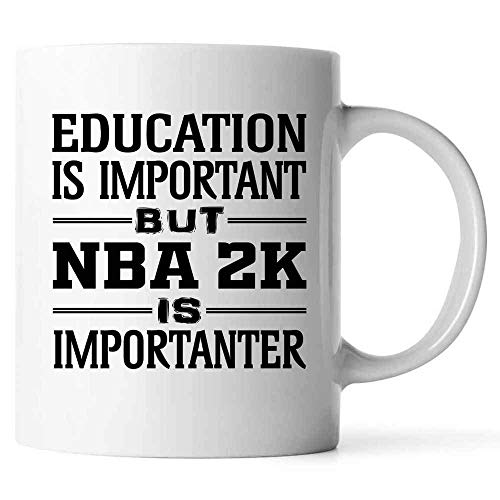 Regalo divertido para los amantes de NBA 2K La educación es importante, pero NBA 2K es más importante Taza de café blanca de 11 oz