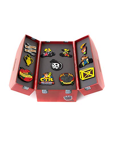 Crash Bandicoot Crash Team Racing, Oficial Mercancía - Caja de Herramientas con Motores de Nitro CTR Pin Set de Colección (Conjunto de 11)