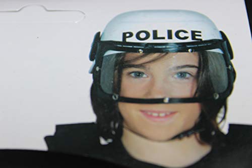 Casco de policía para niños colour negro con letras blancas en el cartel pone: Policía