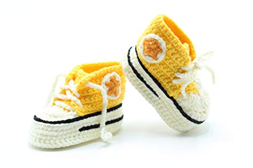 Patucos Converse de ganchillo hechos a mano para bebé de 0-3 meses de color Amarillo. Handmade & Crochet.