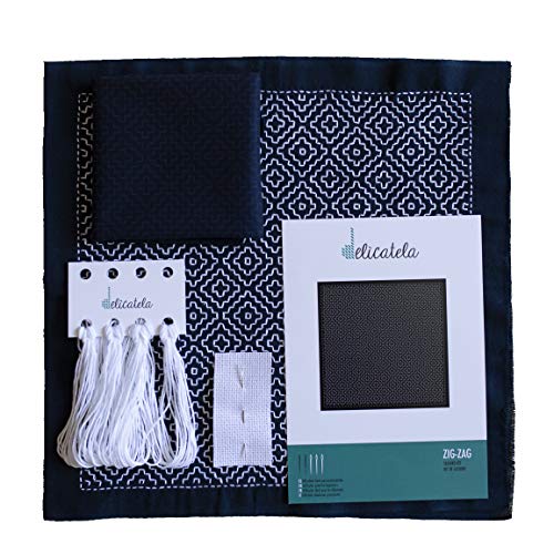 Sashiko | Kit de bordado Japonés | Tela de 68cm x 34cm pre-estampada (30cm x 30cm) | Hilo natural especial para Sashiko | Aguja larga | Instrucciones de bordado | de Delicatela (Índigo (Zigzag))