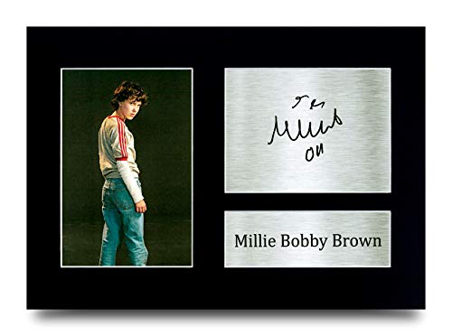 HWC Trading Millie Regalos De Bobby Brown Extraño Cosas En Autógrafos Imagen Impresa En TV para Aficionados Autografió - A4