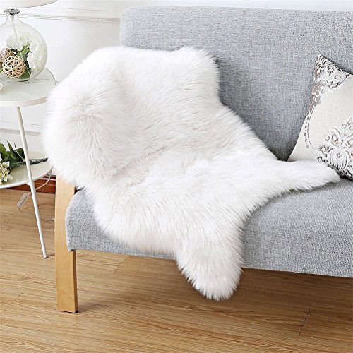KAIHONG Oveja de Piel sintética Felpudo Alfombra Antideslizante Lujosa Suave Lana Artificial Alfombra para salón Dormitorio baño sofá Silla cojín (Blanco, 60 x 90 cm) KAIHONG Oveja de Piel sintética Felpudo Alfombra Antideslizante Lujosa Suave Lana Artificial Alfombra para salón Dormitorio baño sofá Silla cojín (Blanco, 60 x 90 cm)