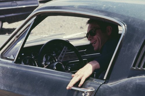 Póster de Bullitt Steve McQueen sonriendo en el clásico Ford Mustang 390 GT rare 24x36inch (60x90cm)