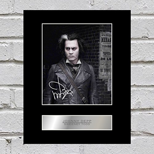 Foto enmarcada de Sweeny Todd firmada por Johnny Depp.