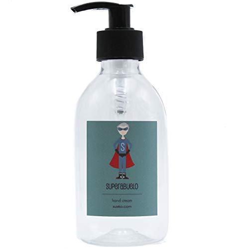 SUSIKO | Super Abuelo Héroe | Medidas 15 x 5 cm | Capacidad 250 ml | Peso 40 gr | Bote Transparente PET con Dosificador Negro | Packaging en Preciosa Caja Kraft SUSIKO | Super Abuelo Héroe | Medidas 15 x 5 cm | Capacidad 250 ml | Peso 40 gr | Bote Transparente PET con Dosificador Negro | Packaging en Preciosa Caja Kraft