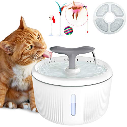 PewinGo Fuente para Perros 2L Silenciosa, Bebedero Gatos Automática con Agua Nivel LED Indicadora, Filtro de Carbón Activadoy 4 Juguetes, Fuente para Gatos para Mascotas Gatos Perros 3 Modos Ajustable