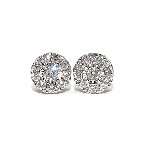 Preciosos pendientes de diamantes talla brillante de 0.67cts, montados en oro blanco de 18k con cierre presión de seguridad y 9mm de diámetro. Peso; 2.20gr de oro de 18k.